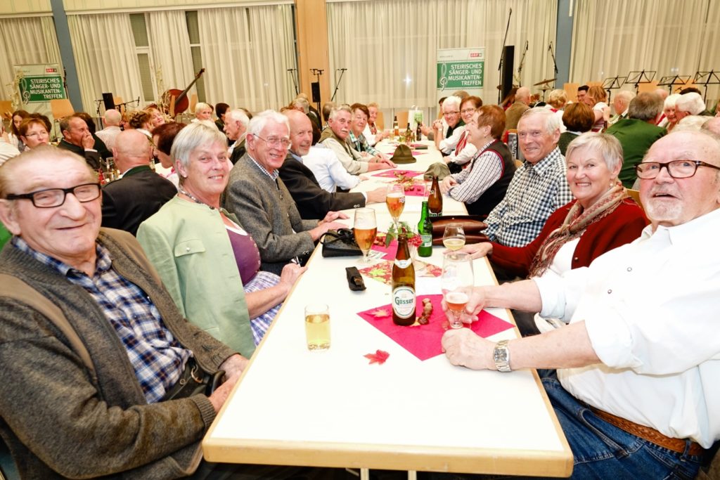 Fotos: Heinz Waldhuber - Zu einem Snger- und Musikantentreffen lud die Marktgemeinde Pls-Oberkurzheim am Samstag in den Kultursaal. ORF-Moderator Pls-Oberkurzheim - Thema auf dbminer.net